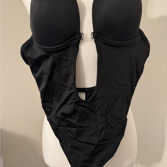 Black Plunge Bra with Form-Fitting Silhouette - Picture 11 of 14